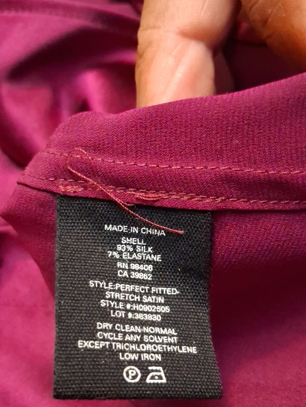 Theory Size (P) Small Women's 93% Silk Satin Button-Up Blouse in Burgundy. - Picture 13 of 15